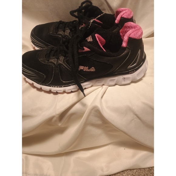 Fila Shoes - Women's Fila Running Shoes Black With Pink Accents. Size 7.5